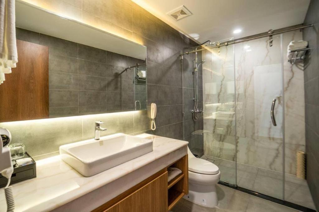Le President Hotel Phnom Penh Bagian luar foto