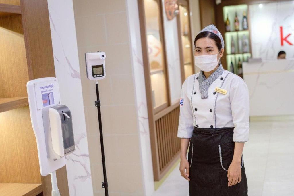 Le President Hotel Phnom Penh Bagian luar foto