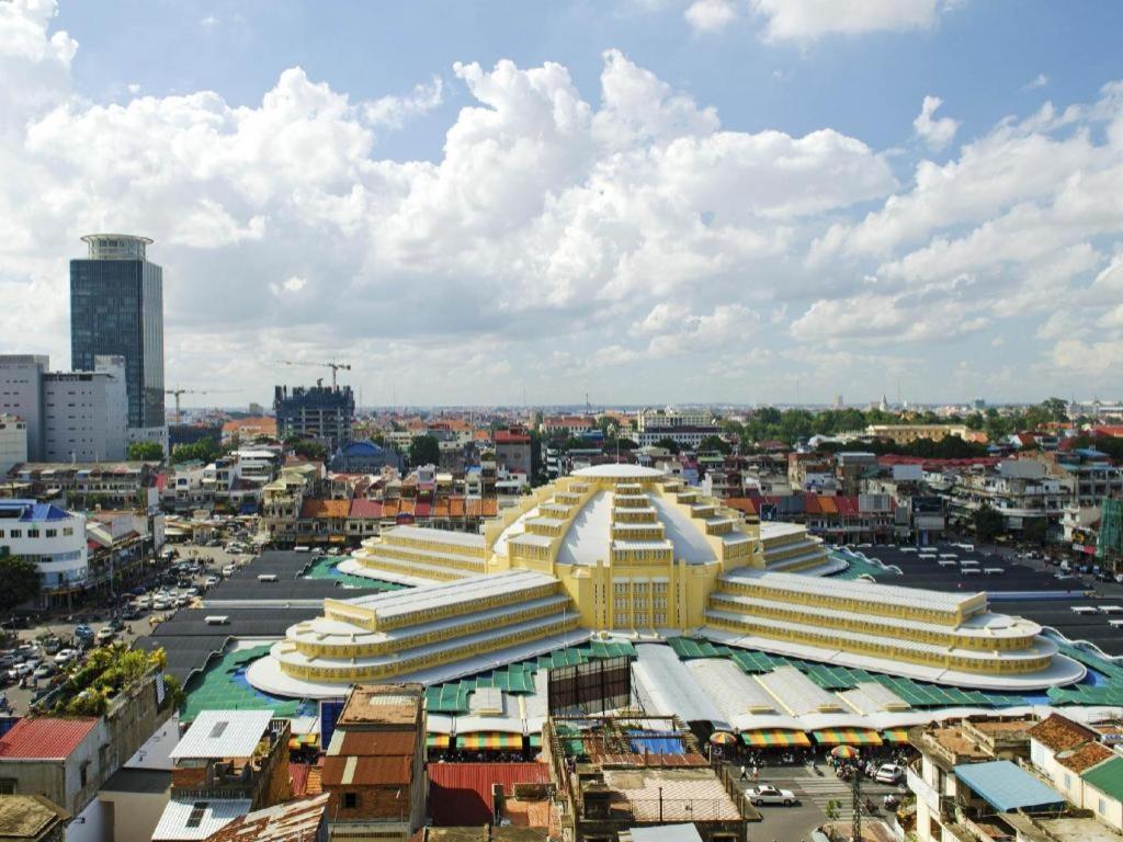 Le President Hotel Phnom Penh Bagian luar foto
