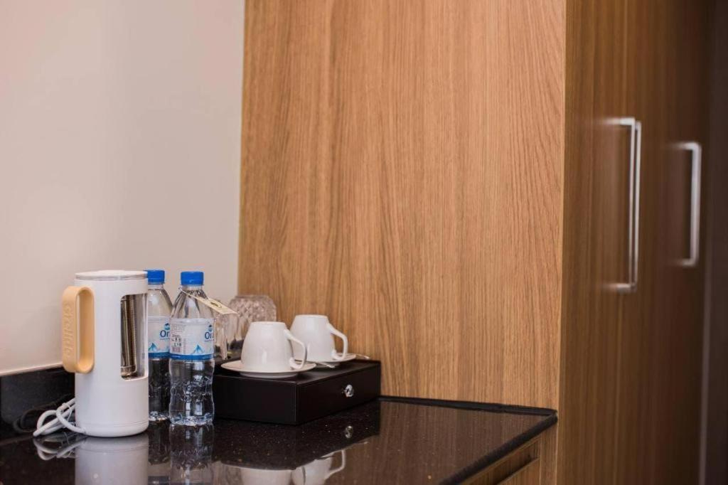 Le President Hotel Phnom Penh Bagian luar foto