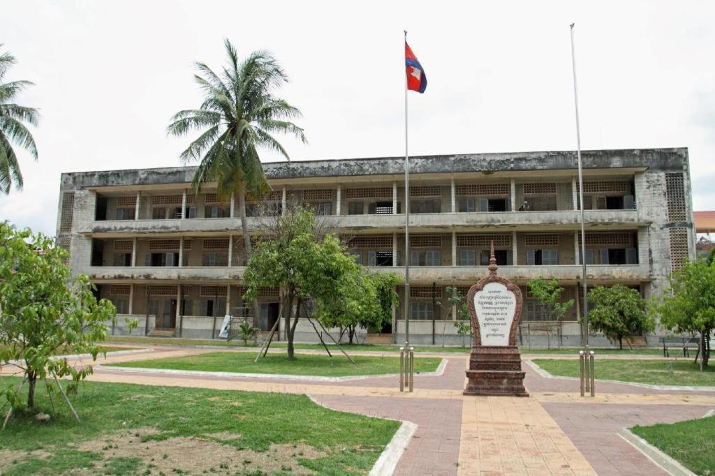 Le President Hotel Phnom Penh Bagian luar foto
