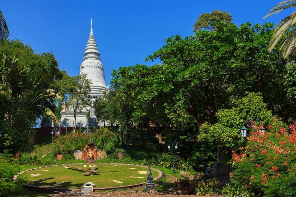 Le President Hotel Phnom Penh Bagian luar foto