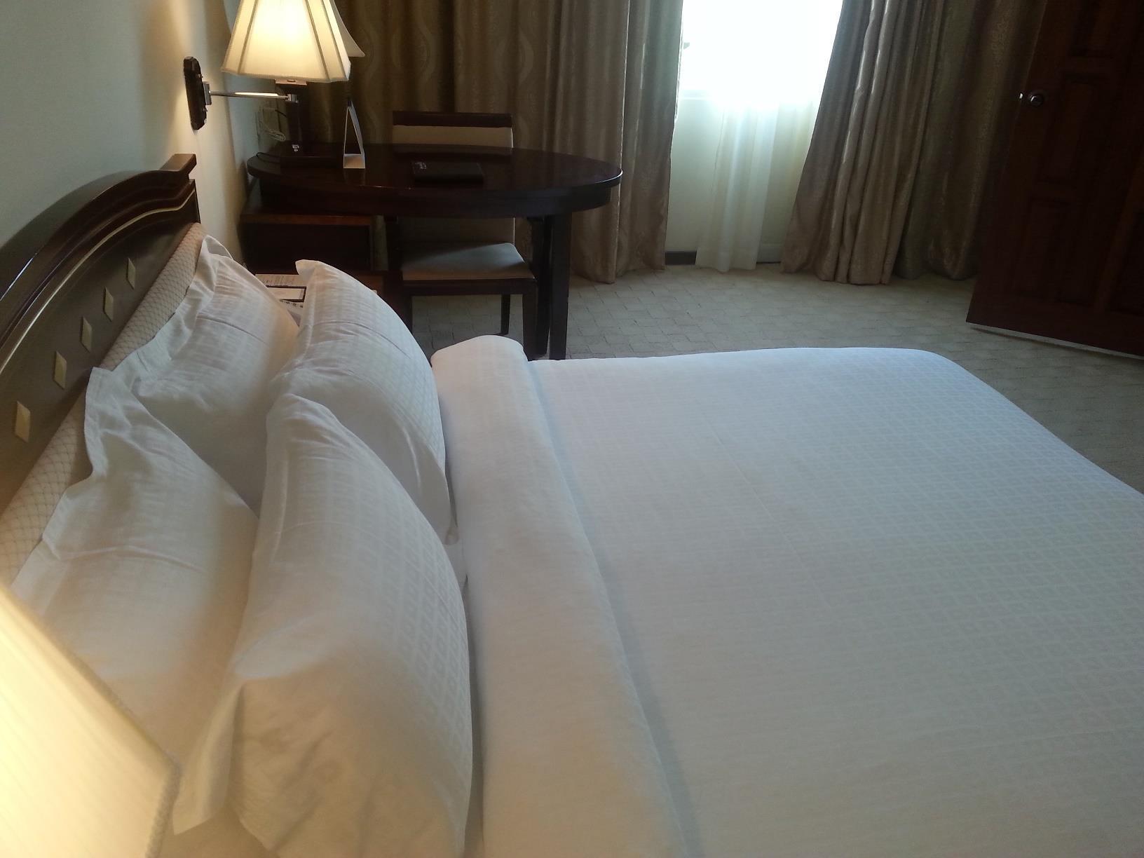 Le President Hotel Phnom Penh Bagian luar foto