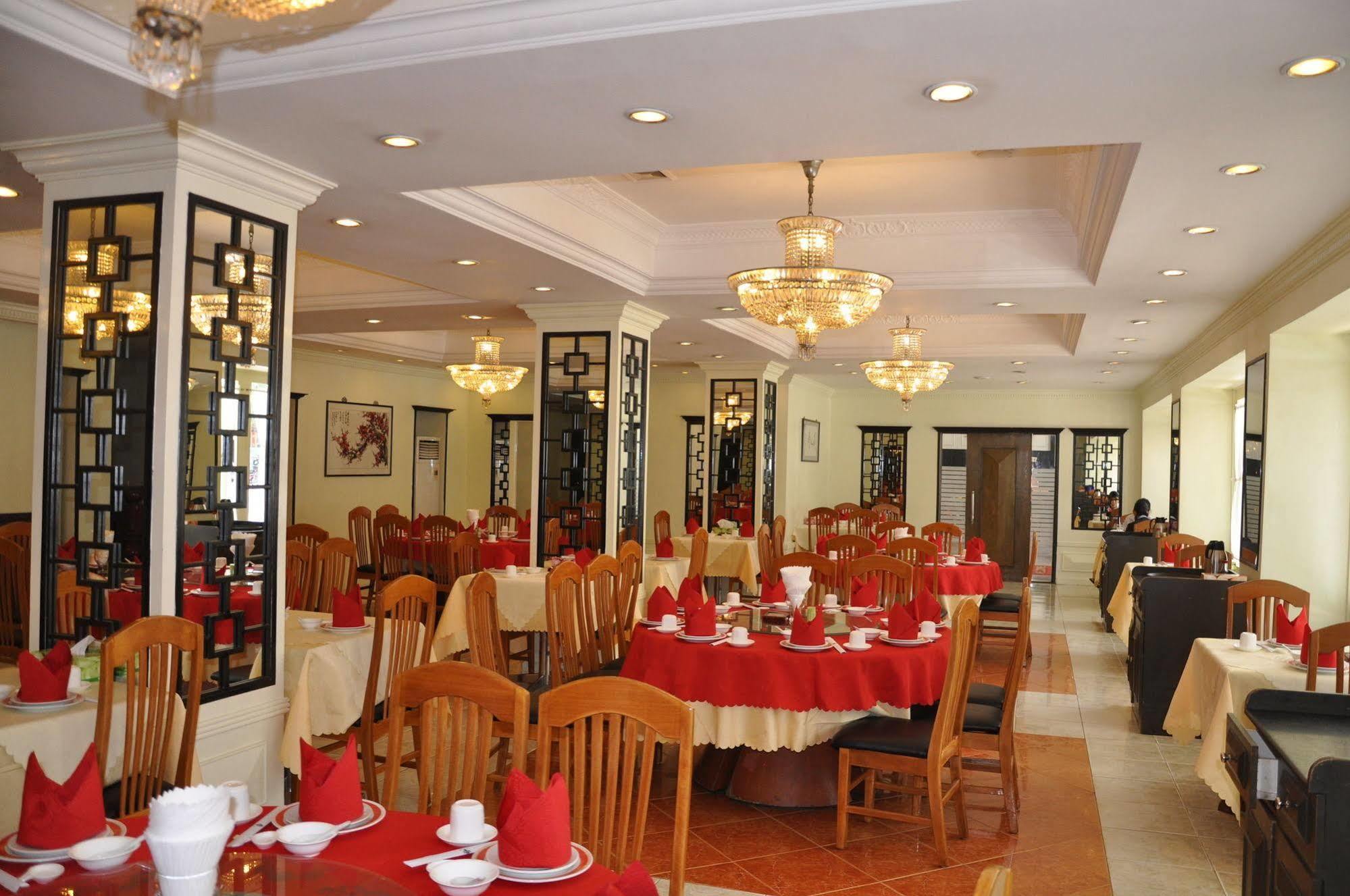Le President Hotel Phnom Penh Bagian luar foto